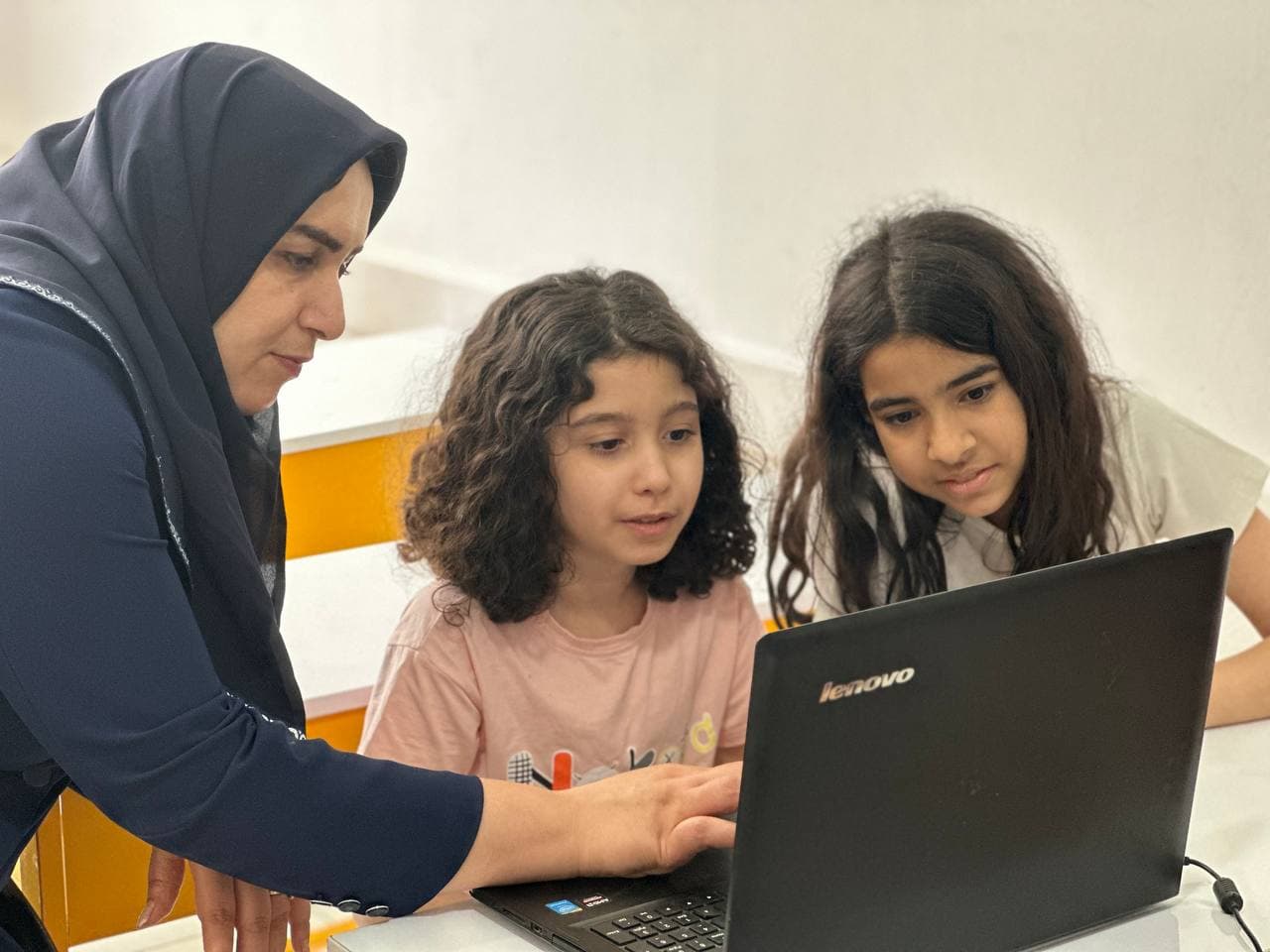 پیش دبستانی و دبستان دخترانه غیر دولتی قائم